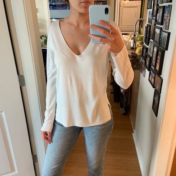 H&M White v-neck sweater